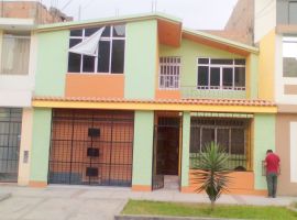 Oportunidad: Casa con Local Comercial en Los Olivos,Lima, Perú !!!